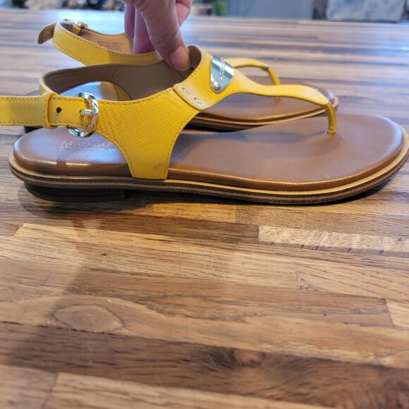 Michael Kors Daisy Yellow Logo Plate T-Strap Sandals - Picture 6 of 11